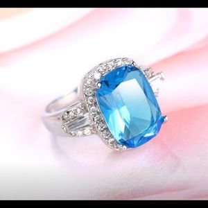 Blue Topaz Ring 🦋